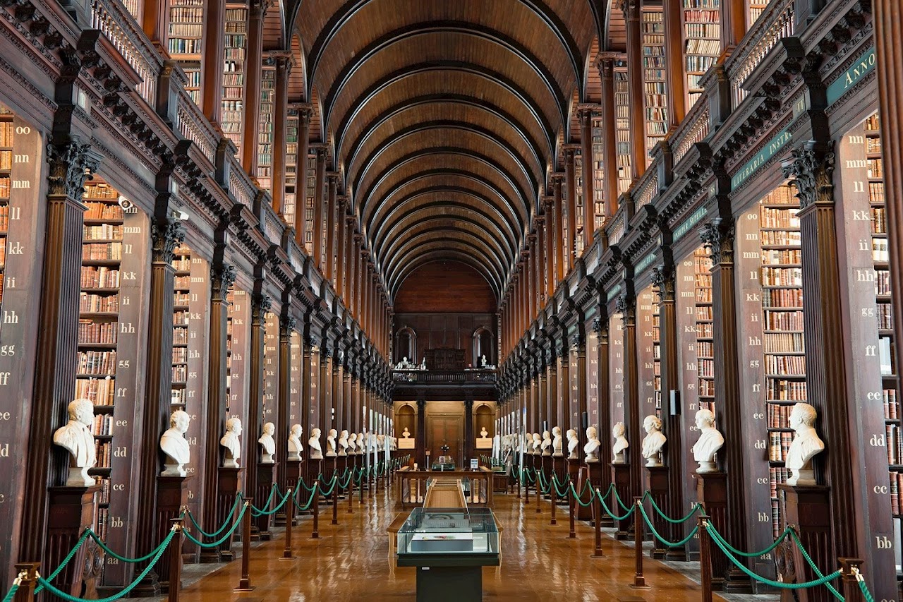 Biblioteca y materiales de estudio de CEFUNT